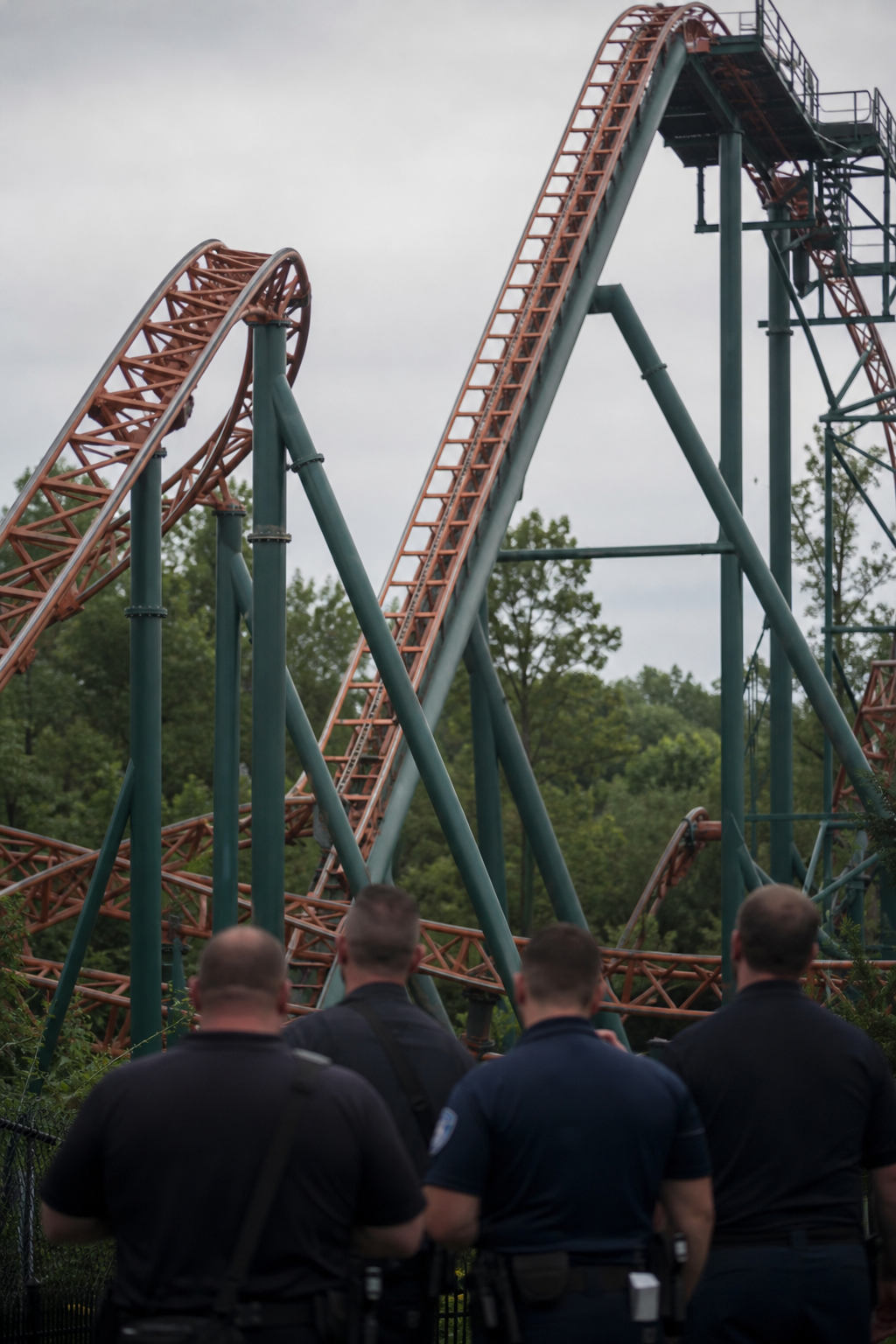 Hombre muere tras caer de una montaña rusa en Six Flags Georgia